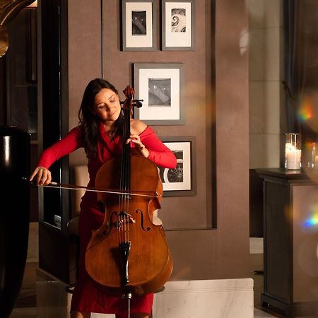 Fairmont Riyadh Luaran gambar Cellist and singer