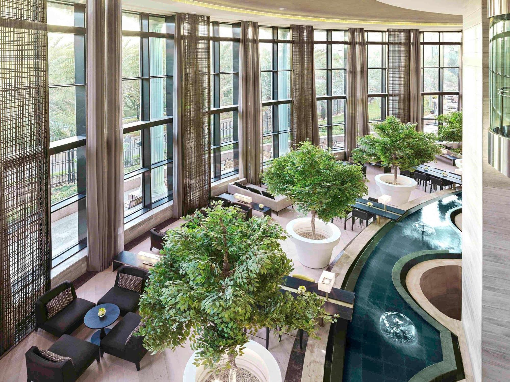 Fairmont Riyadh Luaran gambar The interior of the hotel