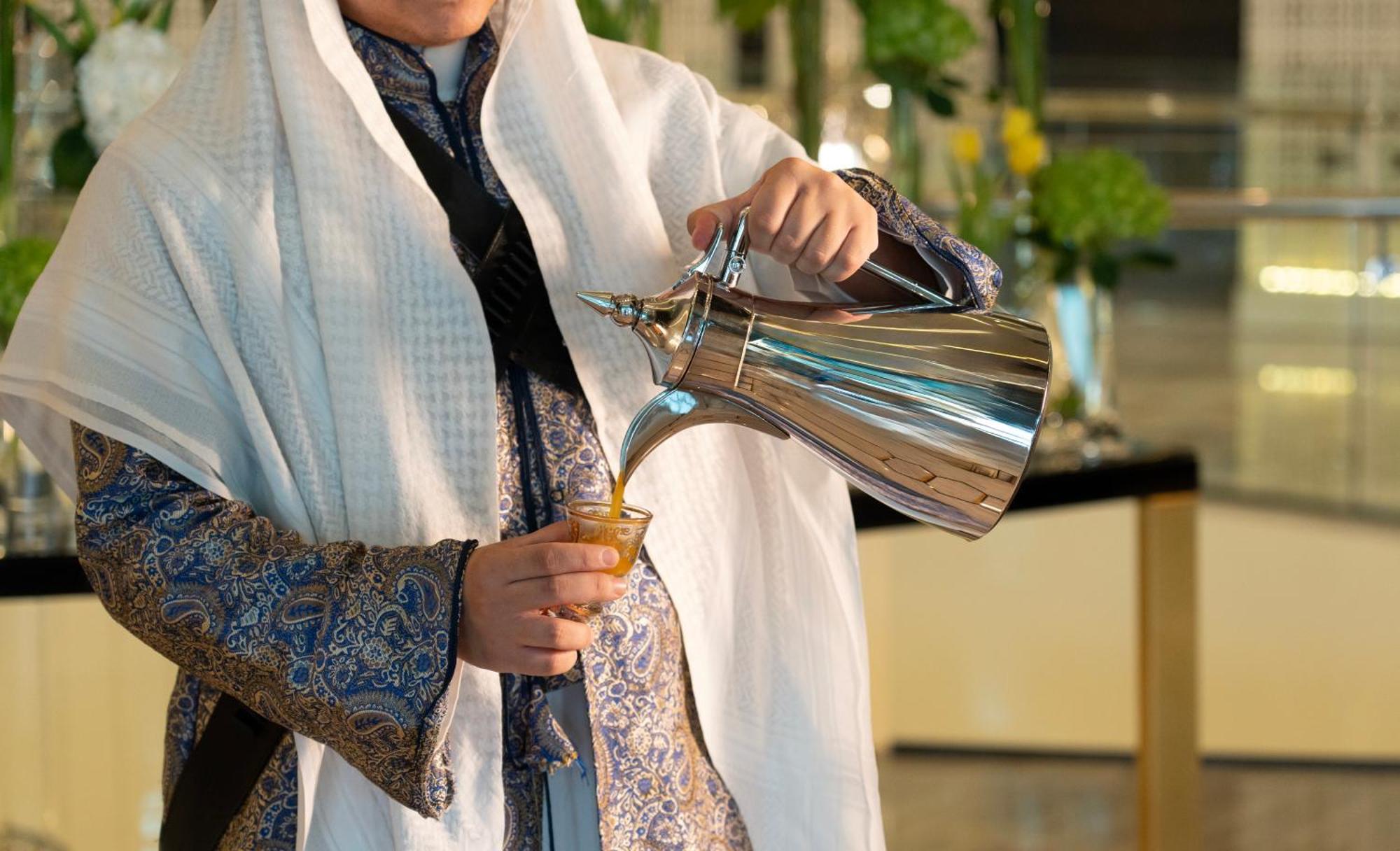 Fairmont Riyadh Luaran gambar Arabic coffee being served