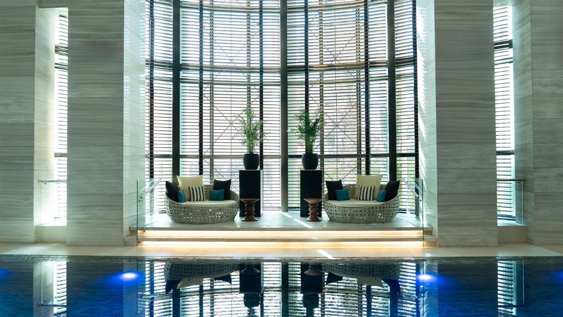 Fairmont Riyadh Luaran gambar The pool at the hotel